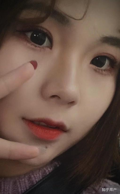 脸大且五官小的女生该走怎样的路线