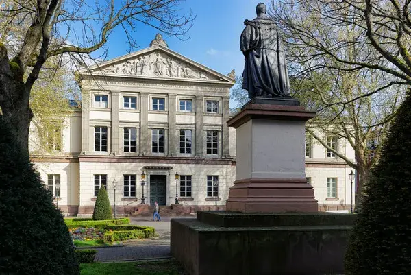 德国商学院留学费用，德国商学院留学费用高吗