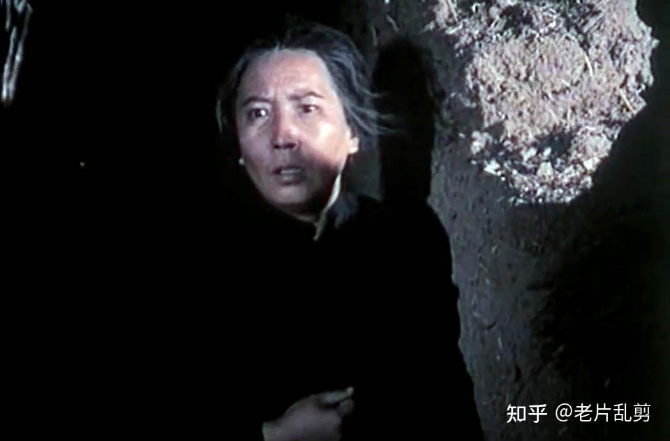 1978年与李仁堂合作电影《十月的风云》扮演张琳1979年出演电影