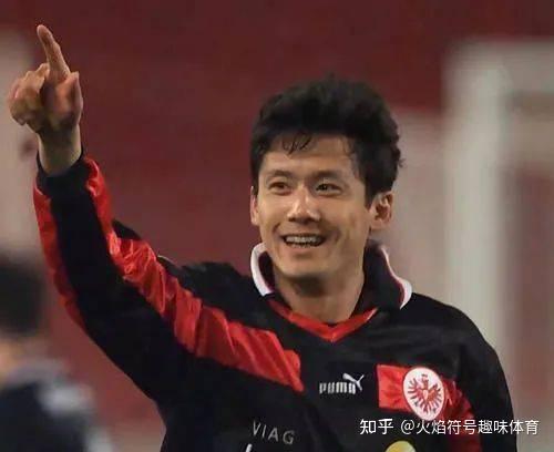 中场(右)——李明——身高181厘米,体重80公斤——中国贝克汉姆