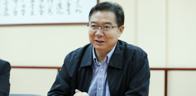 吴军新版大学之路发布会清华附中校长王殿军发表教育观点