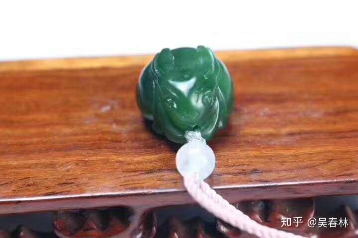 怎么看玉石的裂和纹 v2-474aeed3073474737eb35b5059f77ee9_r.jpg
