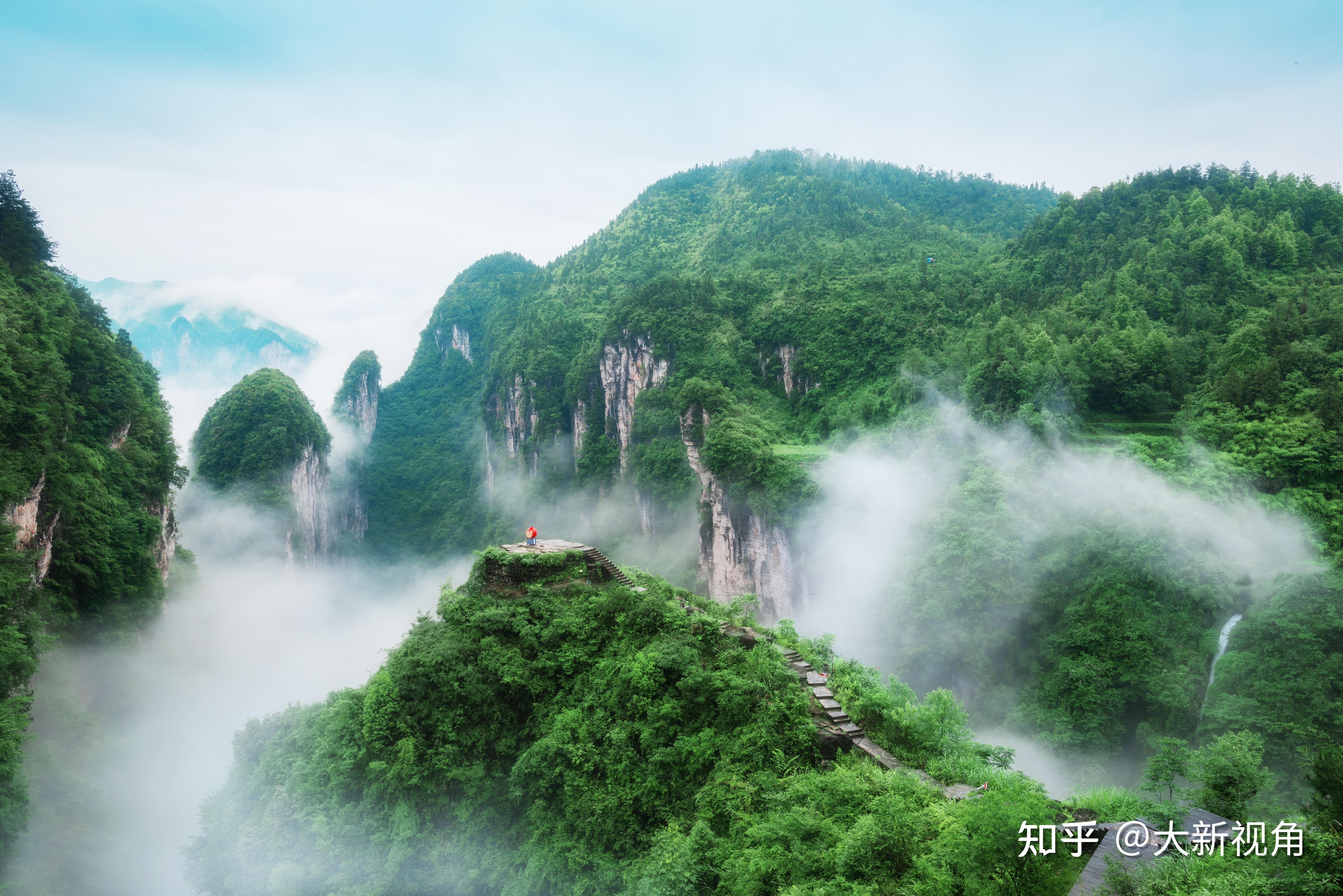 世界旅游文化小姐冠军天团打卡矮寨景区奏响鼓文化节启幕大戏