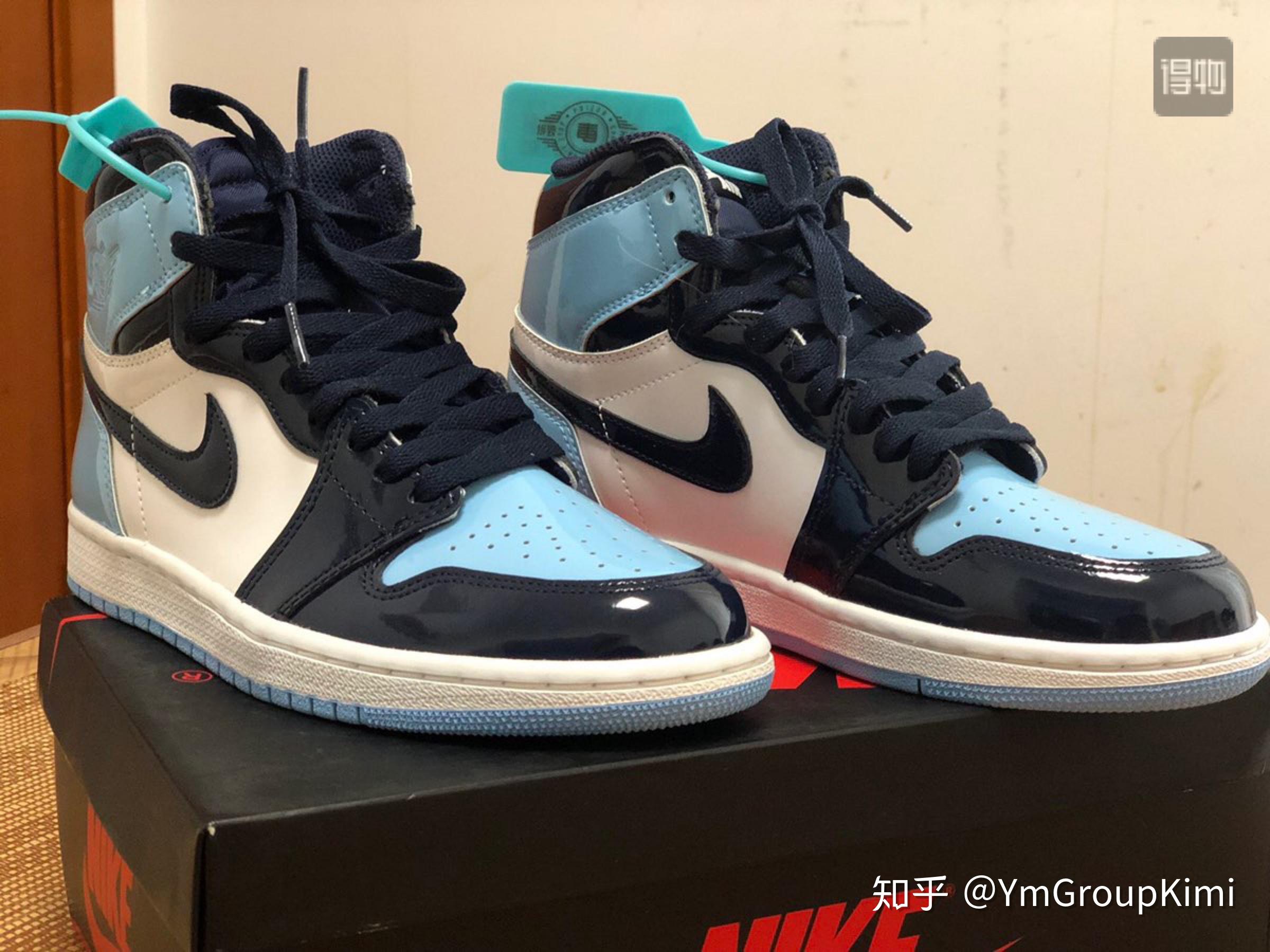 aj北卡蓝全明星款耐克图标是深蓝色吗