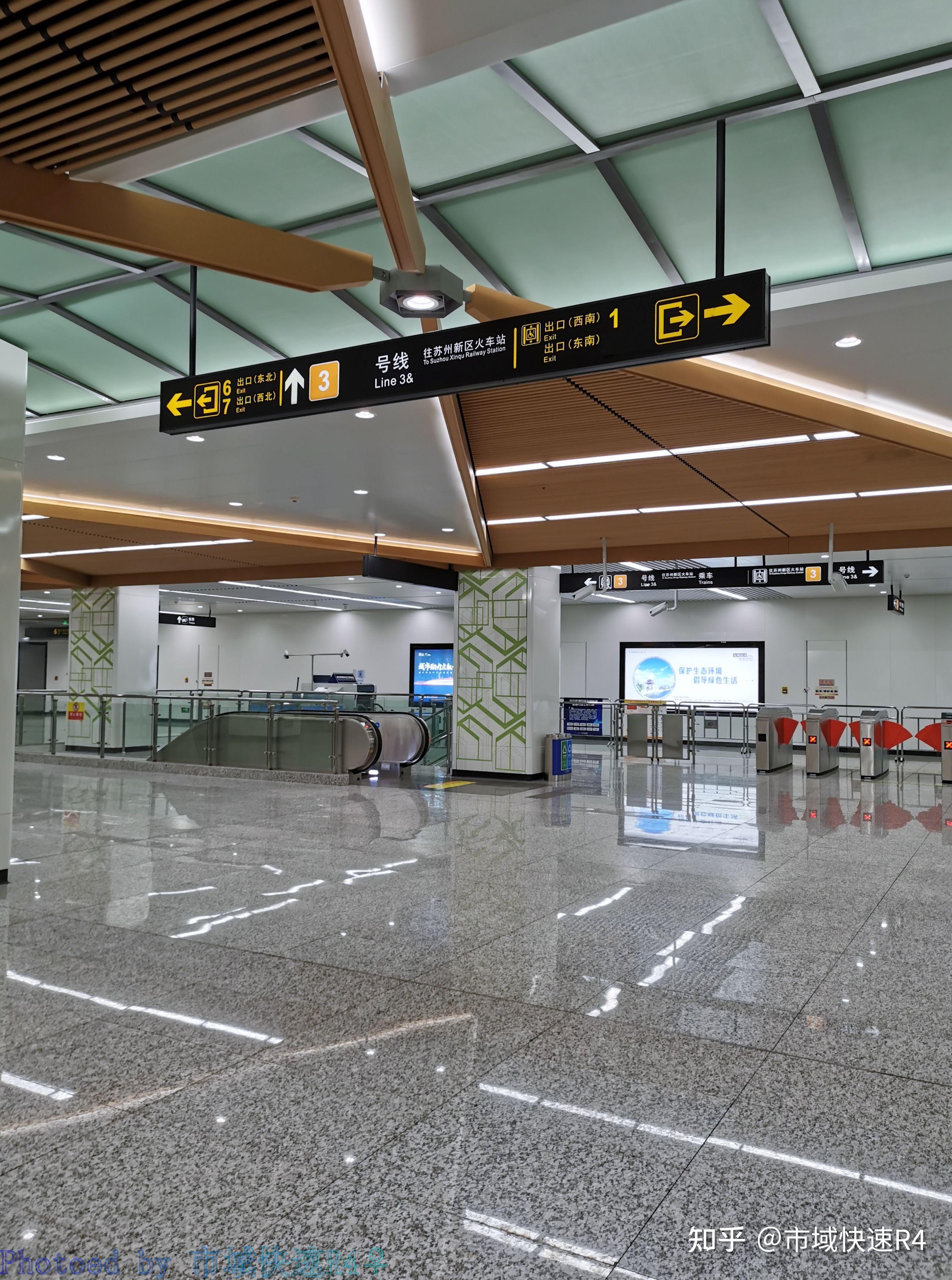 站厅卷帘门疑似预留9号线结构西津桥站站厅层,双岛式结构使得站厅非常