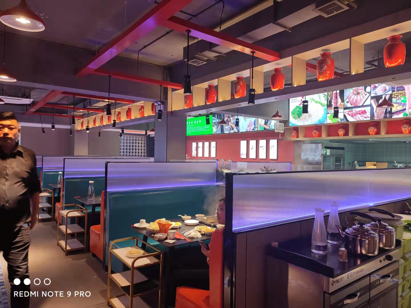 香十里鲜品火锅是德州龙凤祥餐饮服务有限公司旗下的火锅加