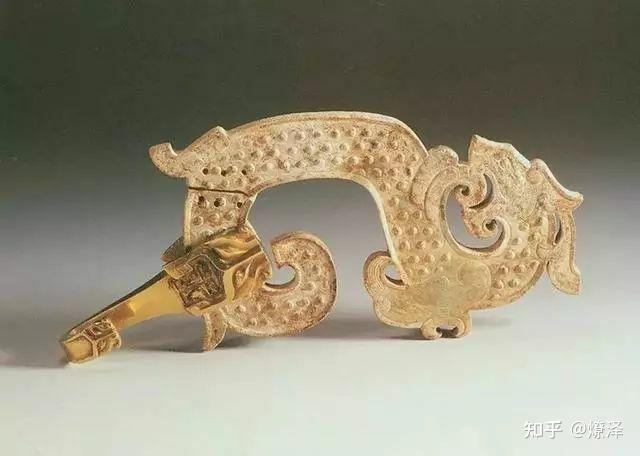 广州南越王墓出土的七星纹银带钩包金嵌玉镶琉璃兽首银带钩 战国 长