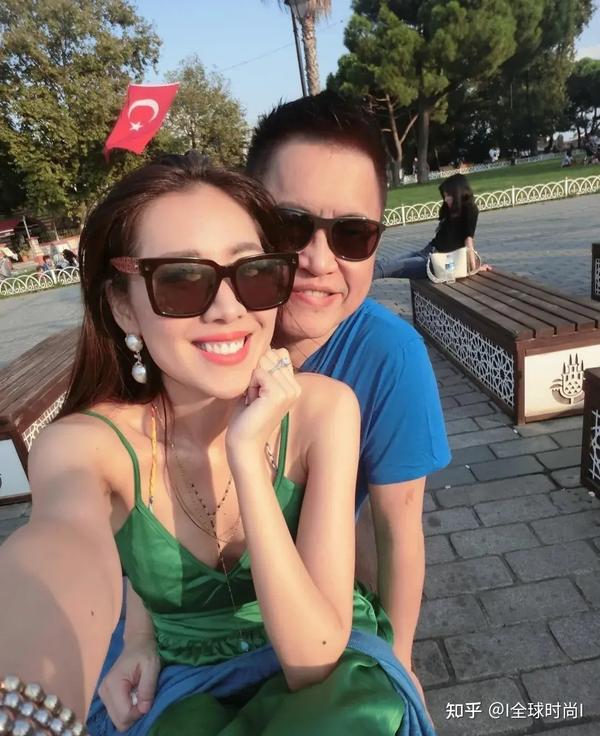 “环球皇后”刘伊心真幸福 简约裙装穿出礼服感 和富豪老公差24岁 - 知乎
