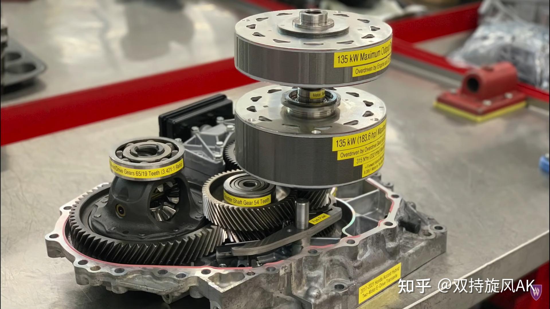 明显比凯美瑞混动加速快(尤其0-60km/h),后者被行星齿轮机构的动力