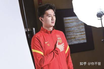[足球新闻]蒋圣龙：先在国家队站稳再考虑留洋 能踢球去欠薪球队都行