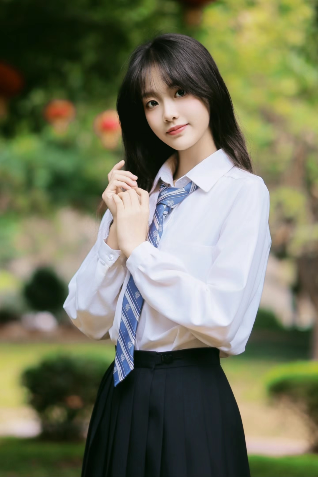 8个jk制服拍照姿势,青春甜美有气质,轻松拍出日系校园感!