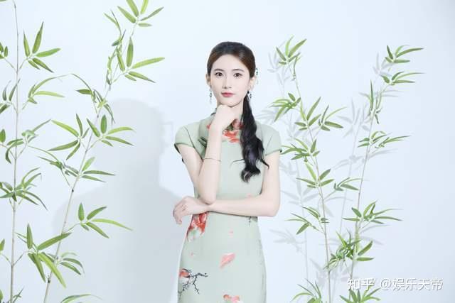 模特杨晴晴已正式与演艺公司完成签约事宜 - 知乎