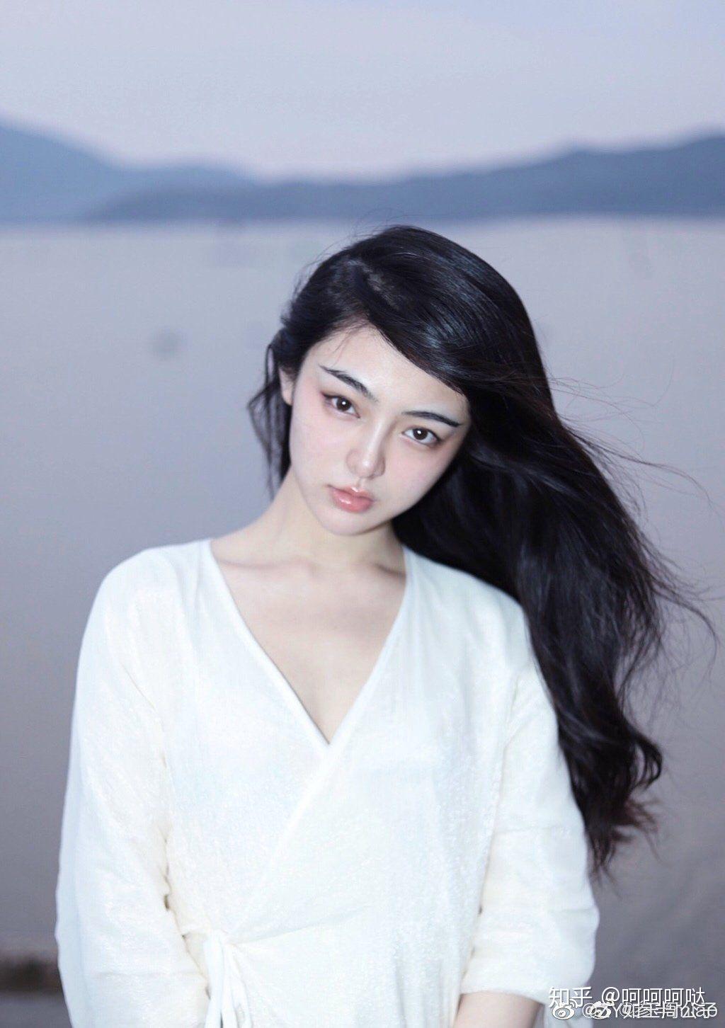 如何评价网红参半miao的脸