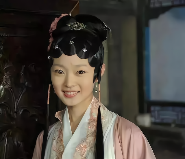 2009年,20岁的宋轶,因为在新版《红楼梦》中出演香菱这个角色,从而