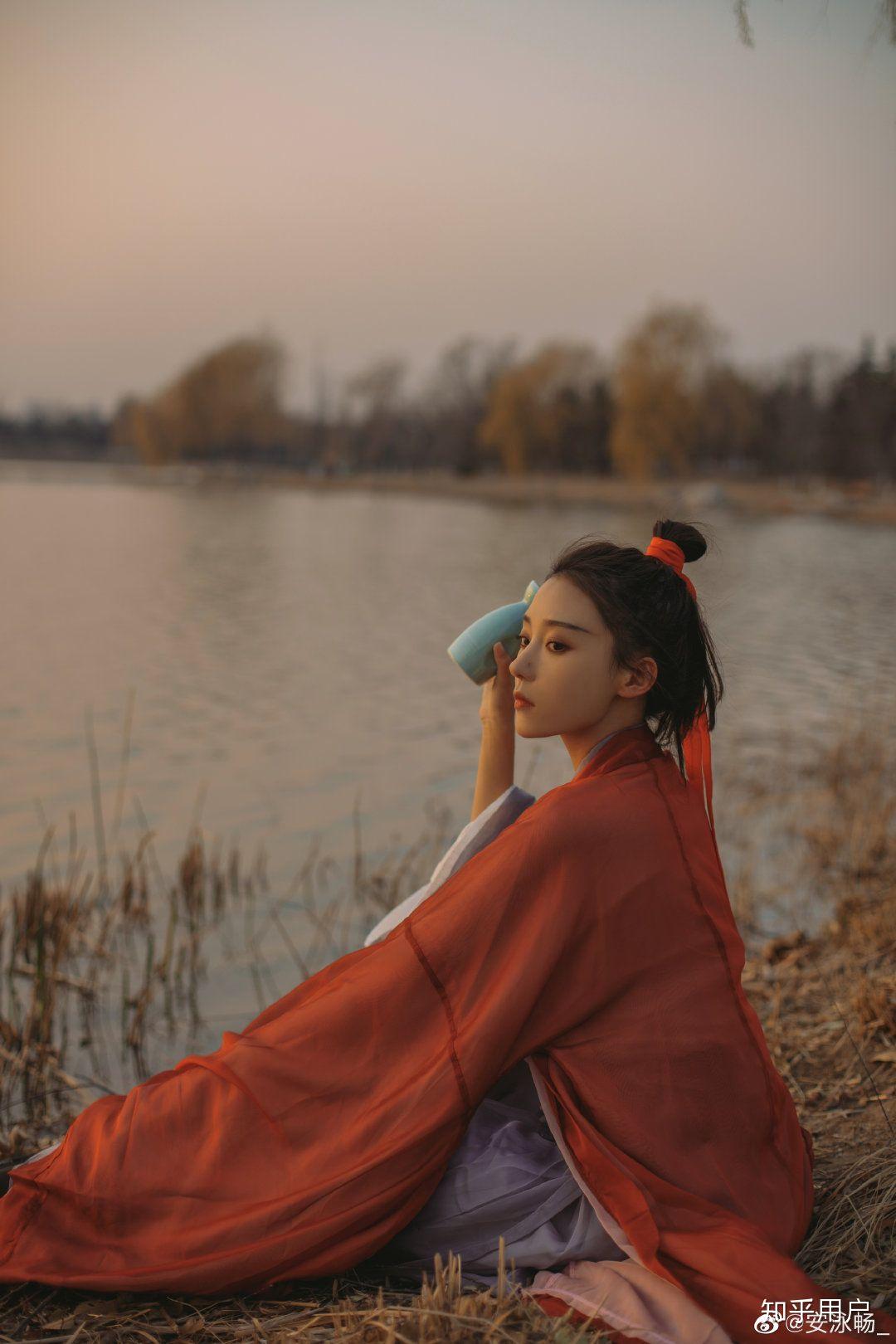 有没有看起来英气十足的古风女生图片?