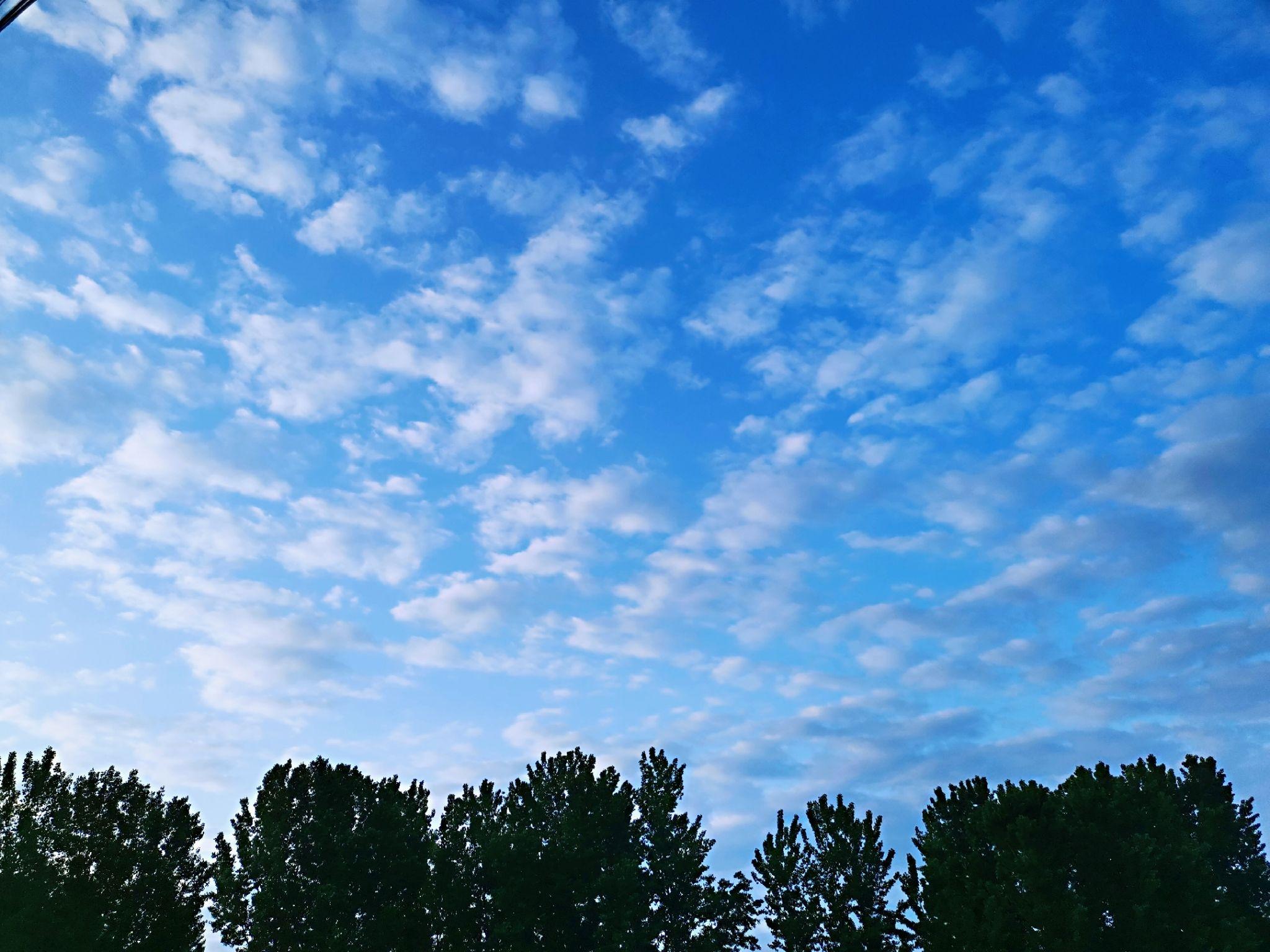 能发一张你拍过最好看的天空的照片吗