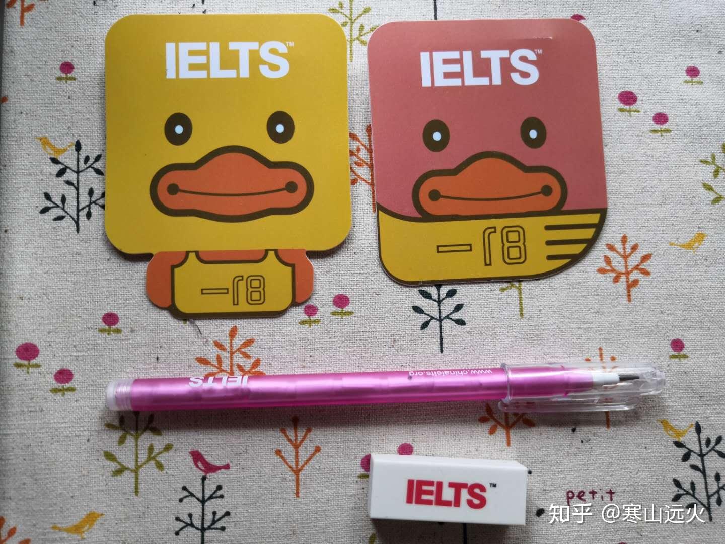 u18的小黄鸭变成了小红鸟笔和橡皮都是有的,可以用来纪念牺牲的两千