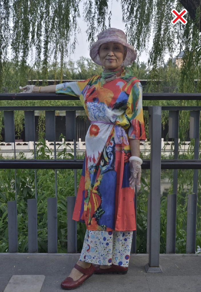 阔腿裤,自以为很时髦,但因为没有重点加上色彩凌乱,显得老土又俗气
