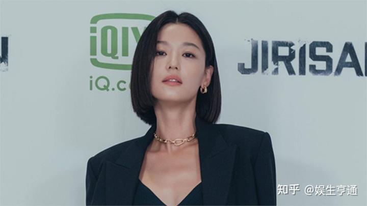 全智贤新剧将上映川字腹肌干练短发性感爆棚气场碾压全场