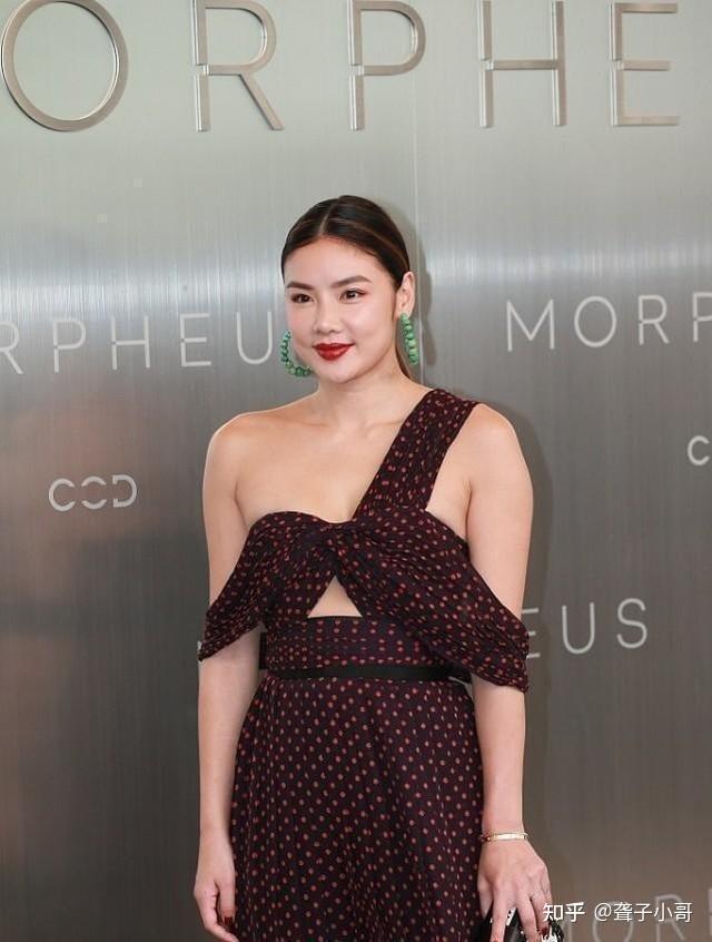 乐基儿真敢穿一袭波点连衣裙韵味十足个性设计吸睛抢镜