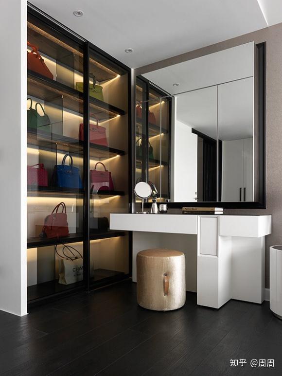 就已经考虑了灯带的装饰,比如有的家庭有衣帽间,而且衣帽间的光线也并