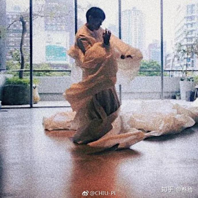 艺术大学戏剧学系,而后又分别在日本铃木忠志剧团,丹麦欧丁剧场访学