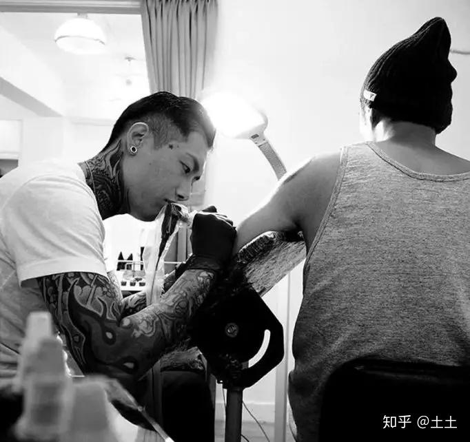 今天为大家介绍的是台湾知名纹身师 josh lin.