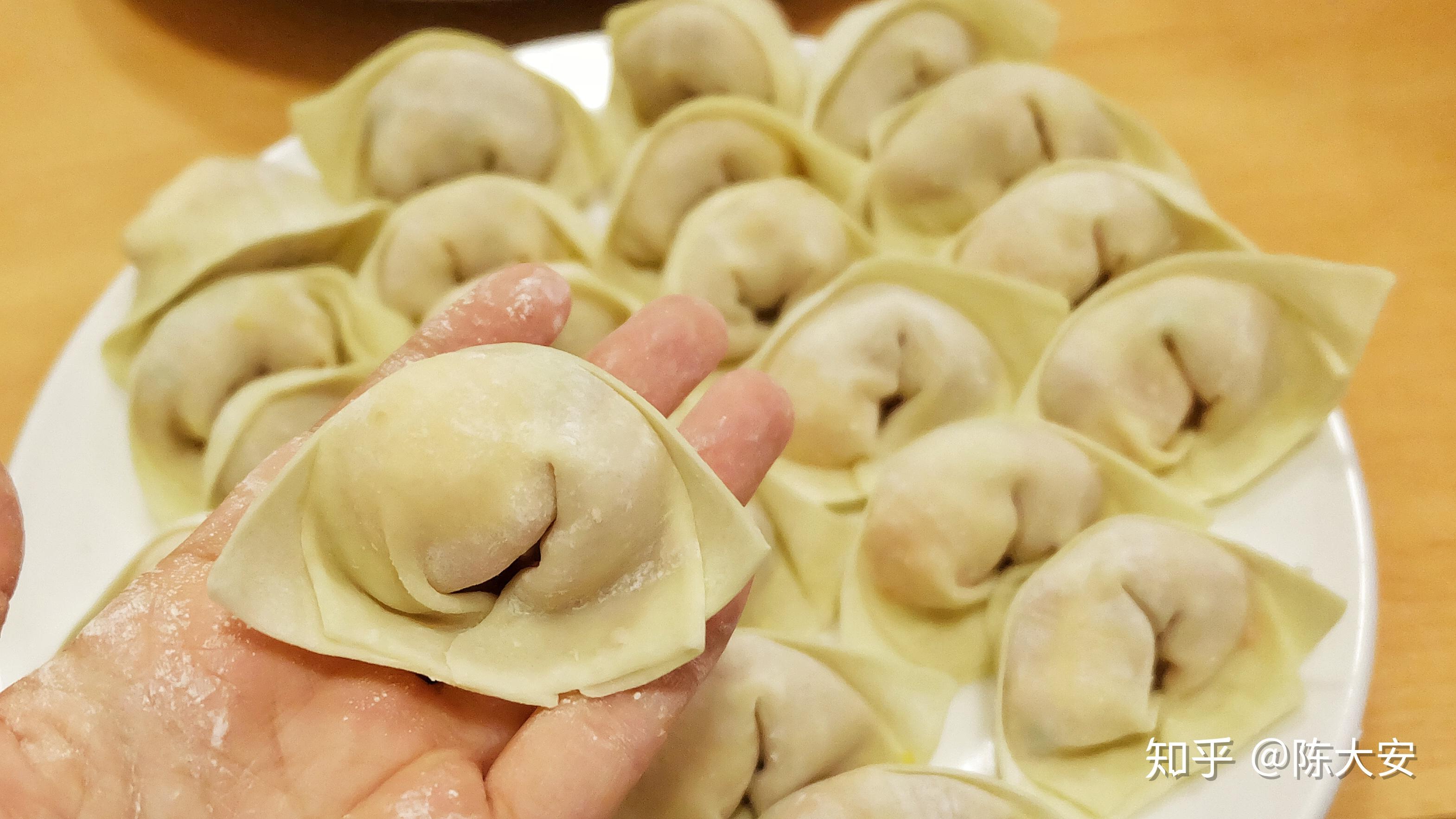 咸蛋黄鲜肉大馄饨好吃不过胆固醇呐