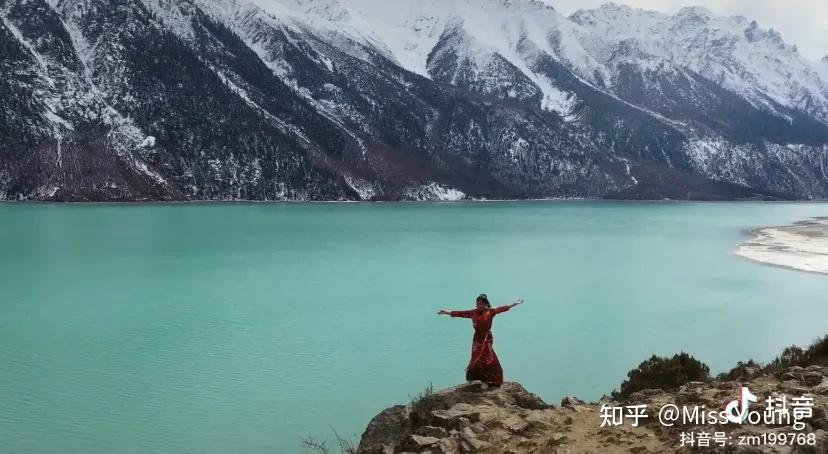 又一个被央视点名的网红?拍个土味视频就带全村脱贫致富,还被夸美若西施(央视走村直播看脱贫主持人)