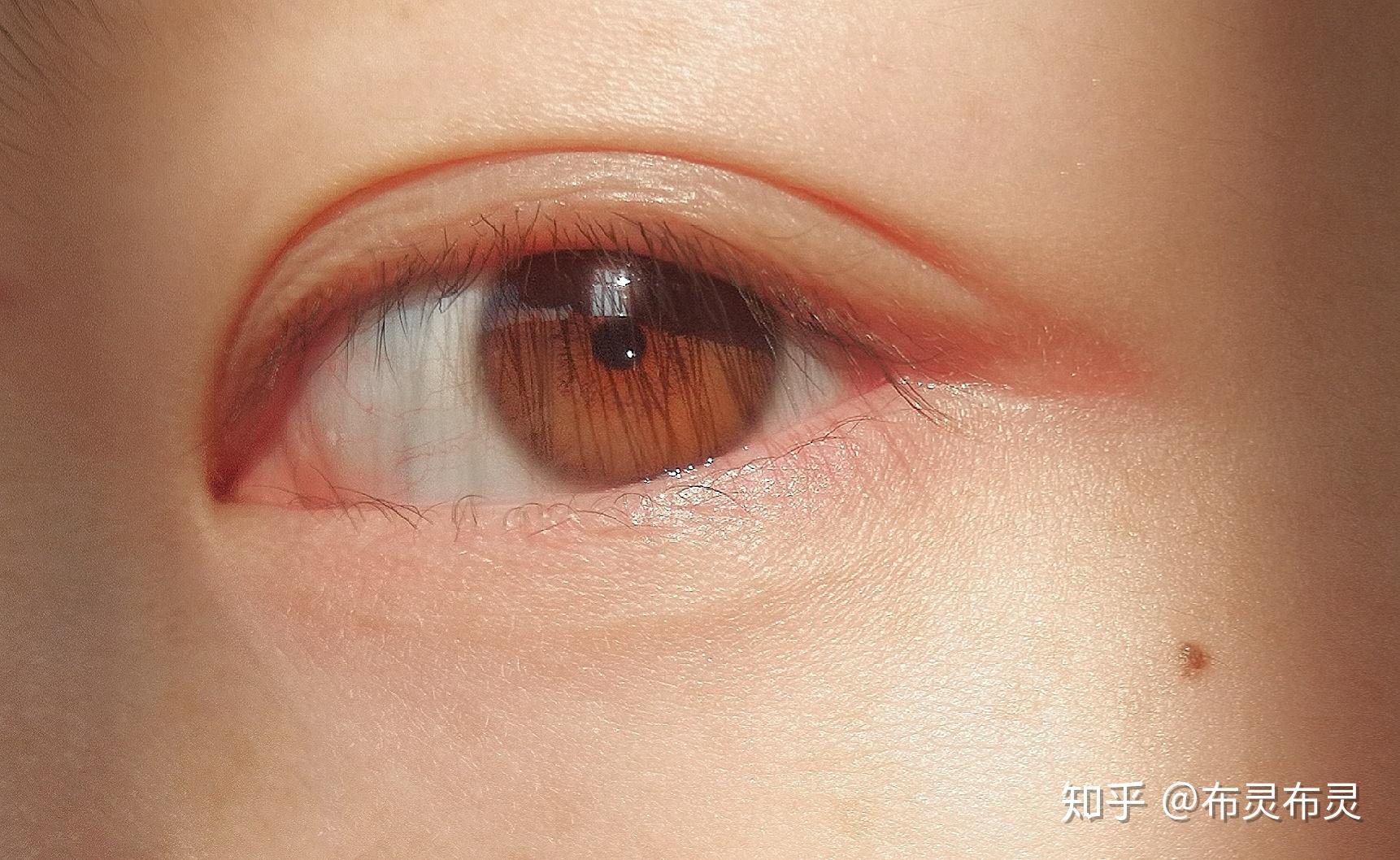 虹膜的颜色浅一点是不是更好看