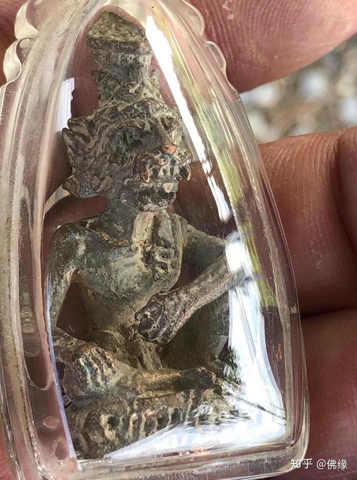 鲁士分佩戴或供奉,还有各种化身,有头像有牌,如果你是学生,工作人士