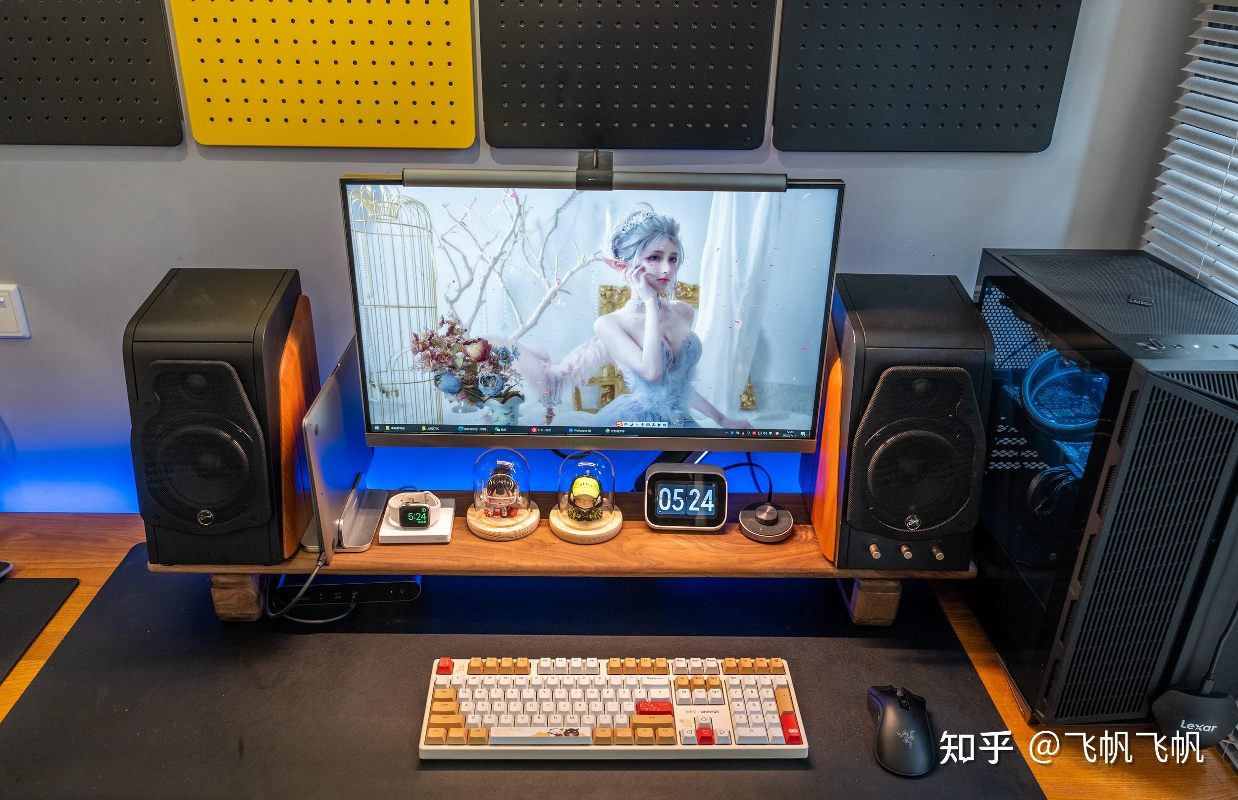 桌面搭建/桌面搭配是指通过摆放显示器,机箱,键盘鼠标,音箱以及各种