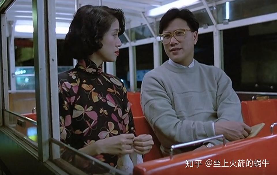 两人谈论起填海区那边因建商场而被拆的太平戏院,聊着戏院中上映过的