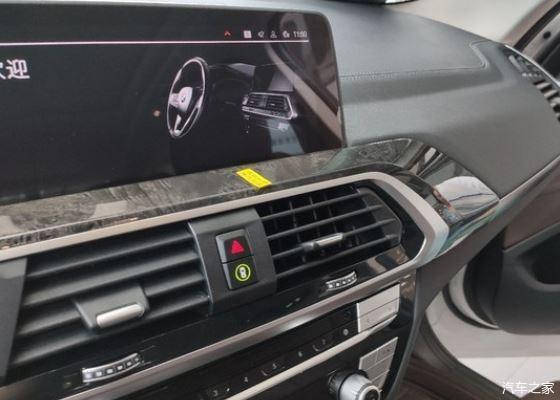 2021款宝马x3到店实拍白色车身很耐看配208at售3898万起