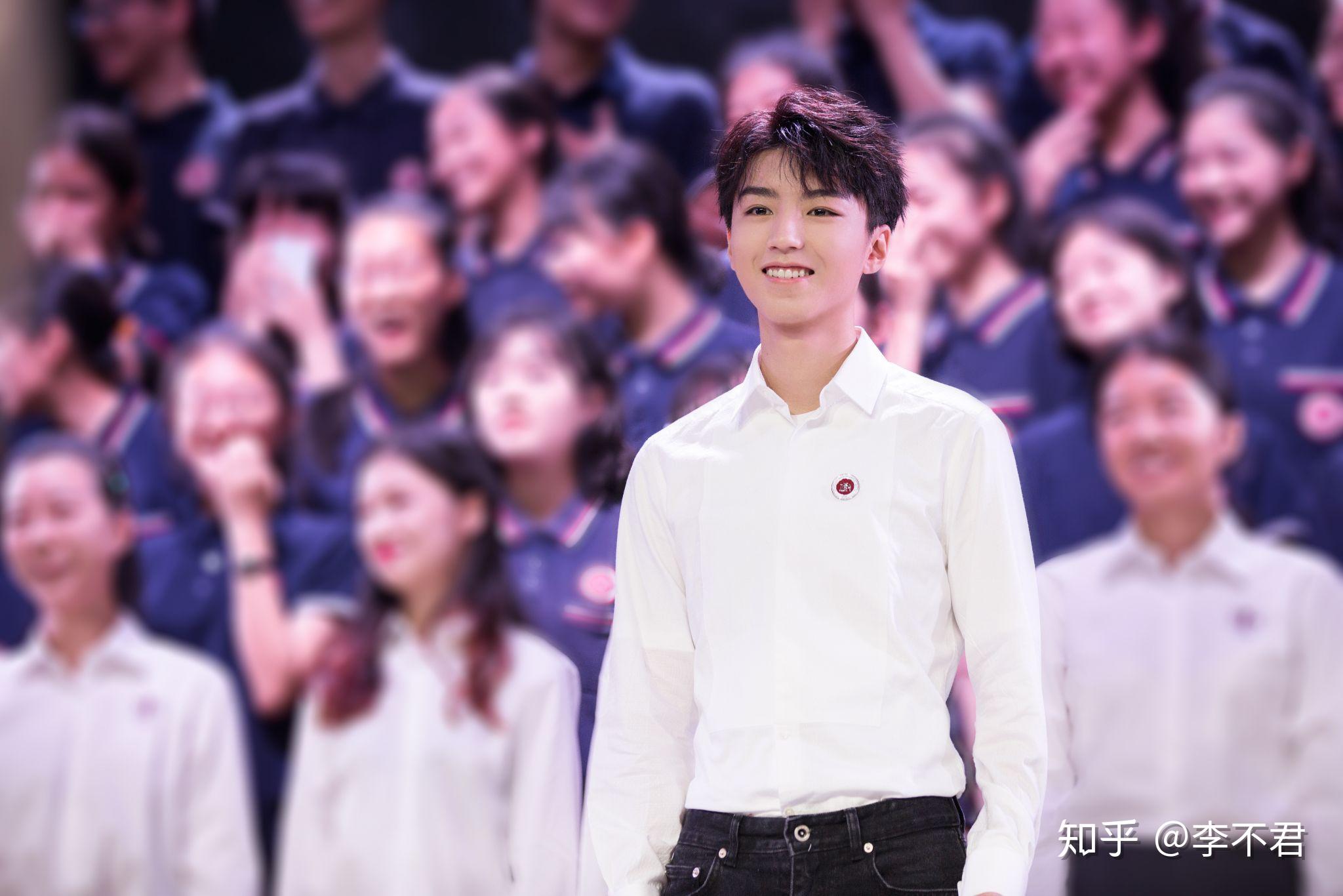 王俊凯的生日蛋糕是什么品牌 v2-49bff56bdd5fb642dc28a6cc5aa6c199_r.jpg