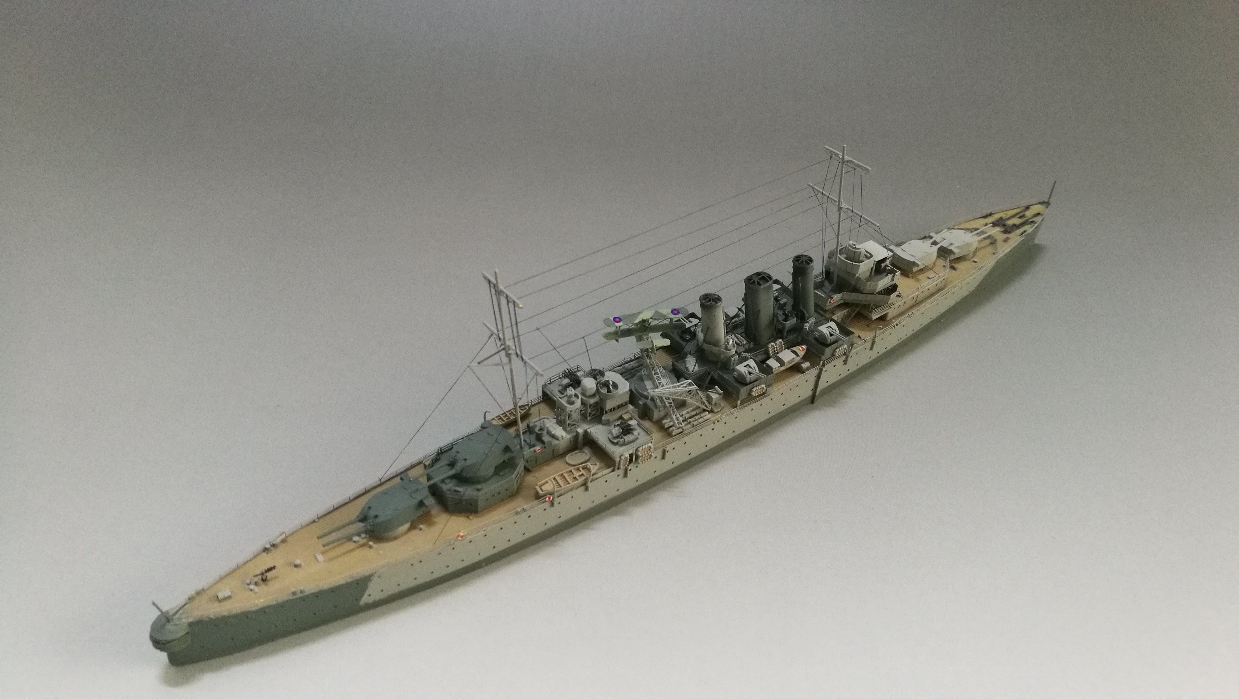 作为海军假日时代皇家海军战舰巡游的经典名片,郡级重巡洋舰可以说是