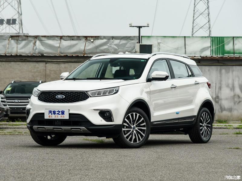 外观方面,新车采用福特suv家族设计风格,而大面积的镀铬进气格栅营造