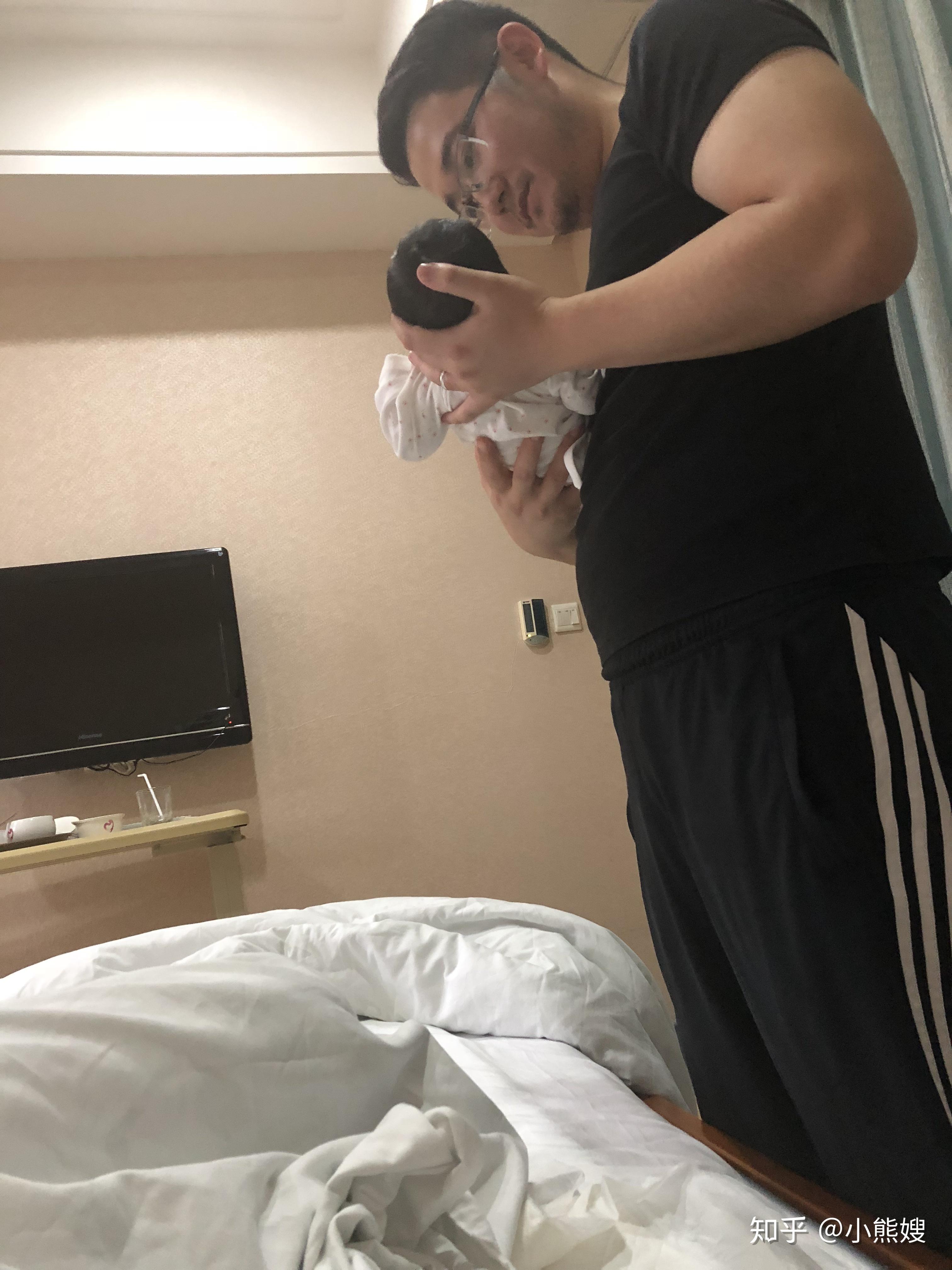 年轻爸爸从感情上更喜欢女儿吗？