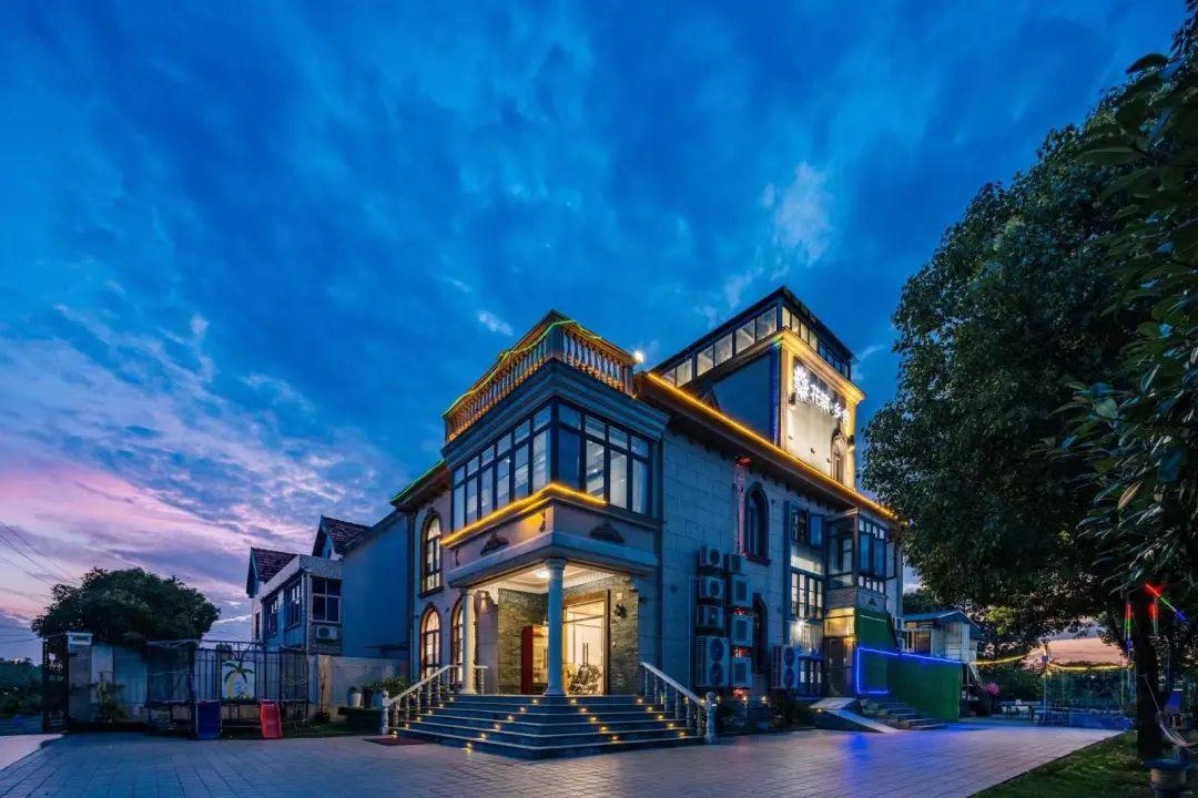 花筑·朱家尖season四季民宿安徽·阜阳urba柏纳酒店(阜阳万达红旗中