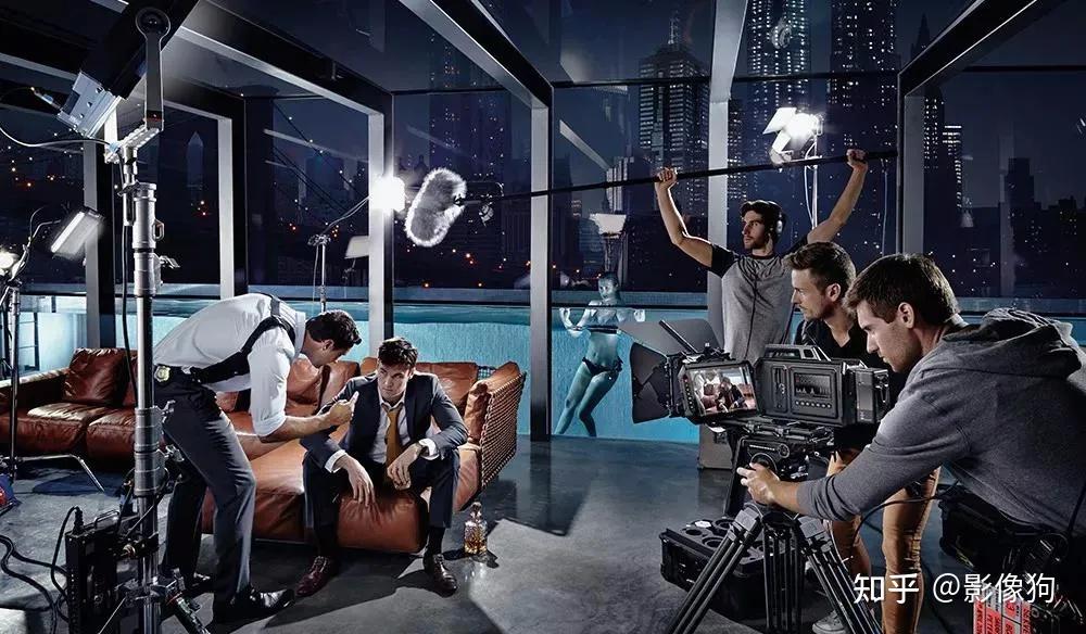 在纪录片拍摄中,采访也是非常重要的应用场景,很多时候导演会通过采访