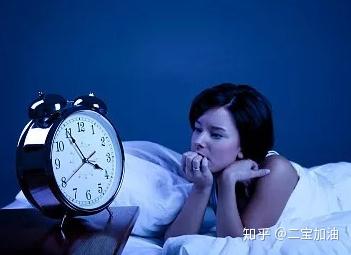 怎样缓解更年期失眠 v2-4a348f1c4186fec693909cae5dee0b09_b.jpg