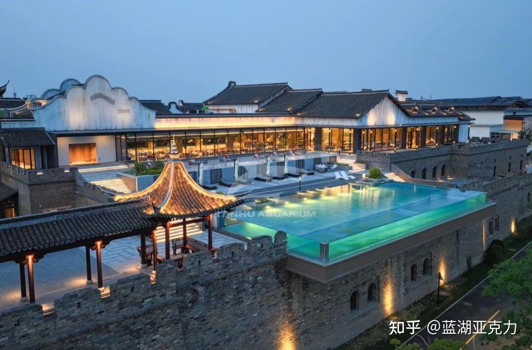【蓝湖工程案例】重磅！藏在3000亩古城里的无边泳池，浙江盐官亚克力透明泳池掀高潮 - 知乎