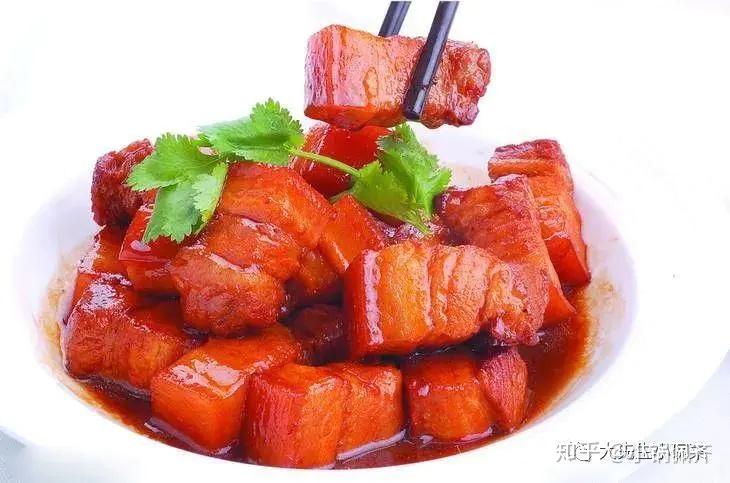 怎样做红烧肉才能入口即化 v2-4a7c79d9f2da9ad3e006f51923802331_r.jpg