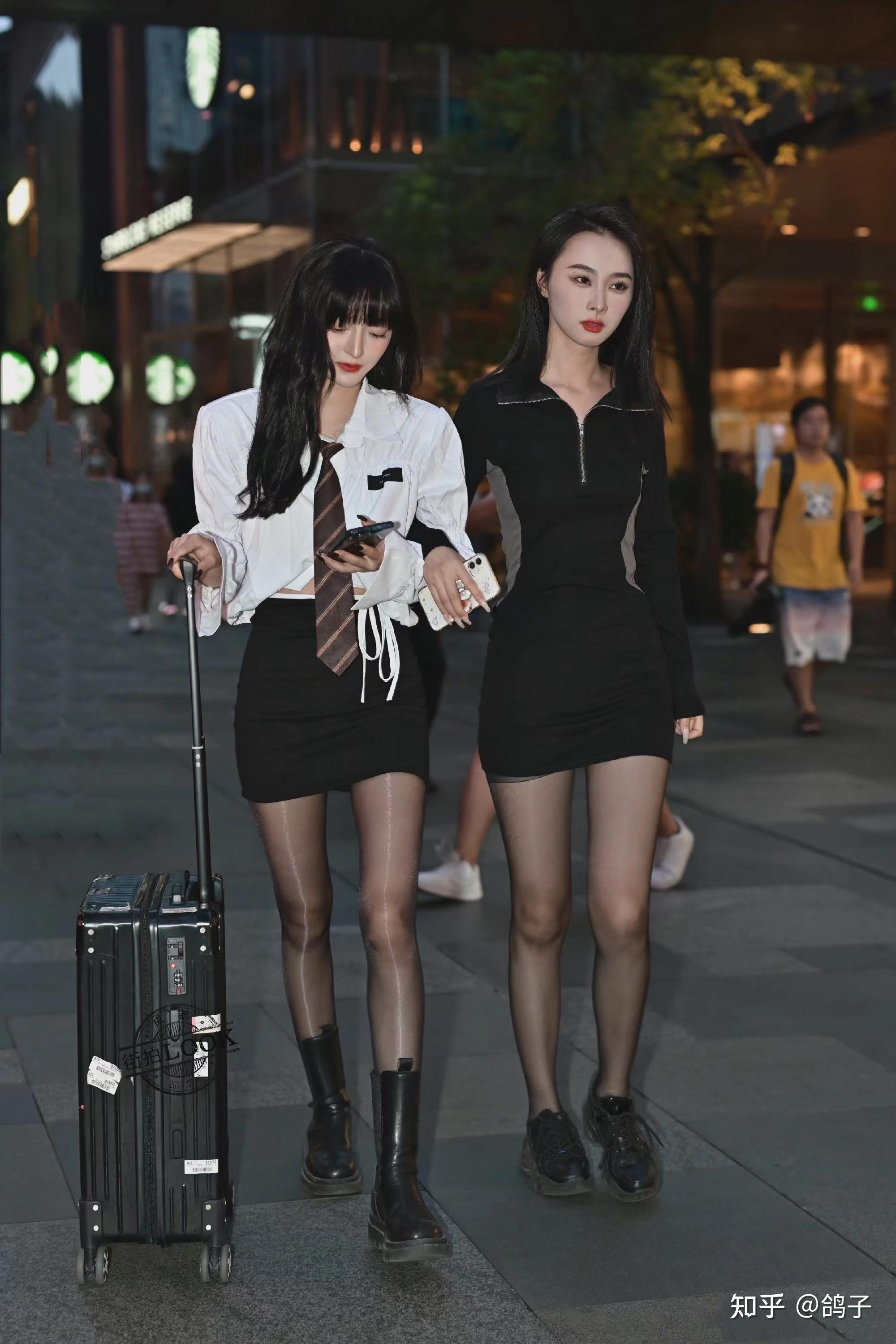 看街拍学搭配11组黑色丝袜高筒靴搭配哪组最好看