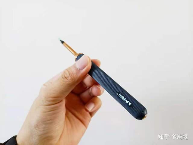 清洁刷,充电线,另外小米有品众筹特享赠品:儿童玩乐镜罩,酒精棉签5个