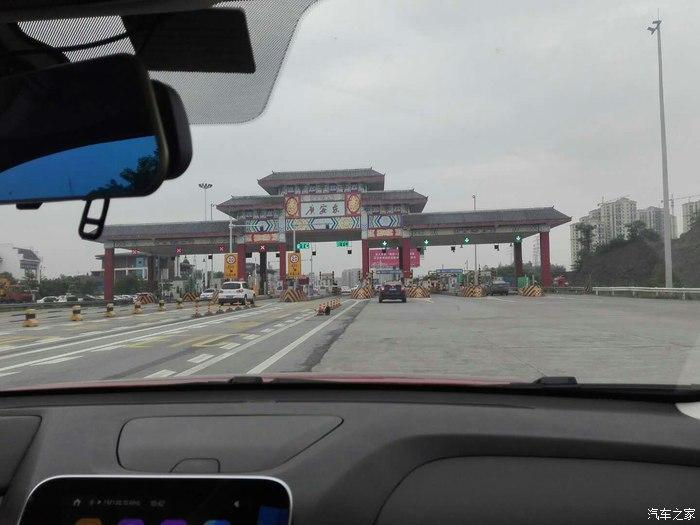 到达广安东收费站媳妇家前面的渠江四九滩水电站船闸和拦河大坝,比起