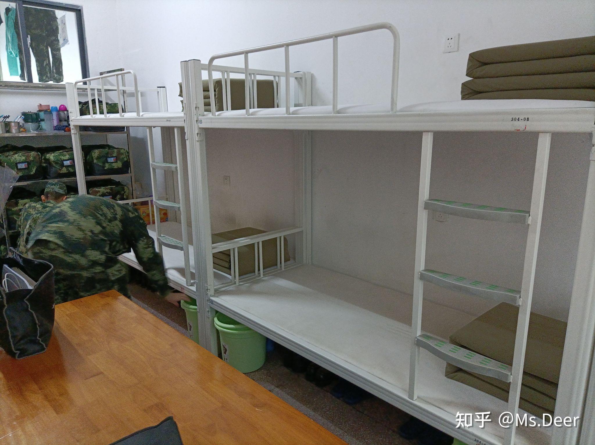 长沙航空职业技术学院的寝室长什么样子呀大一士官生