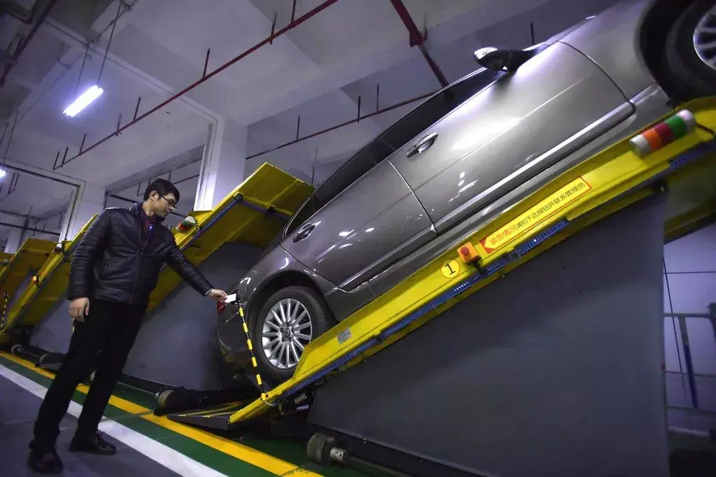 全国首个斜置式停车库车位秒增16倍无需倒车入库即停即走