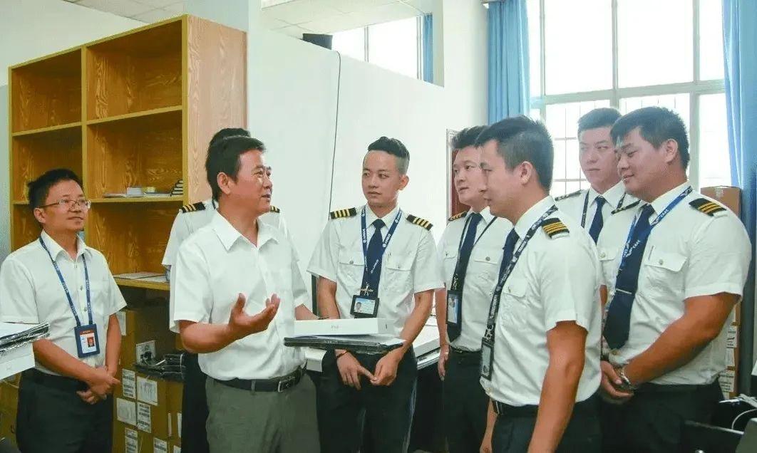 川航3u8633机组成员获得丰厚现金奖励