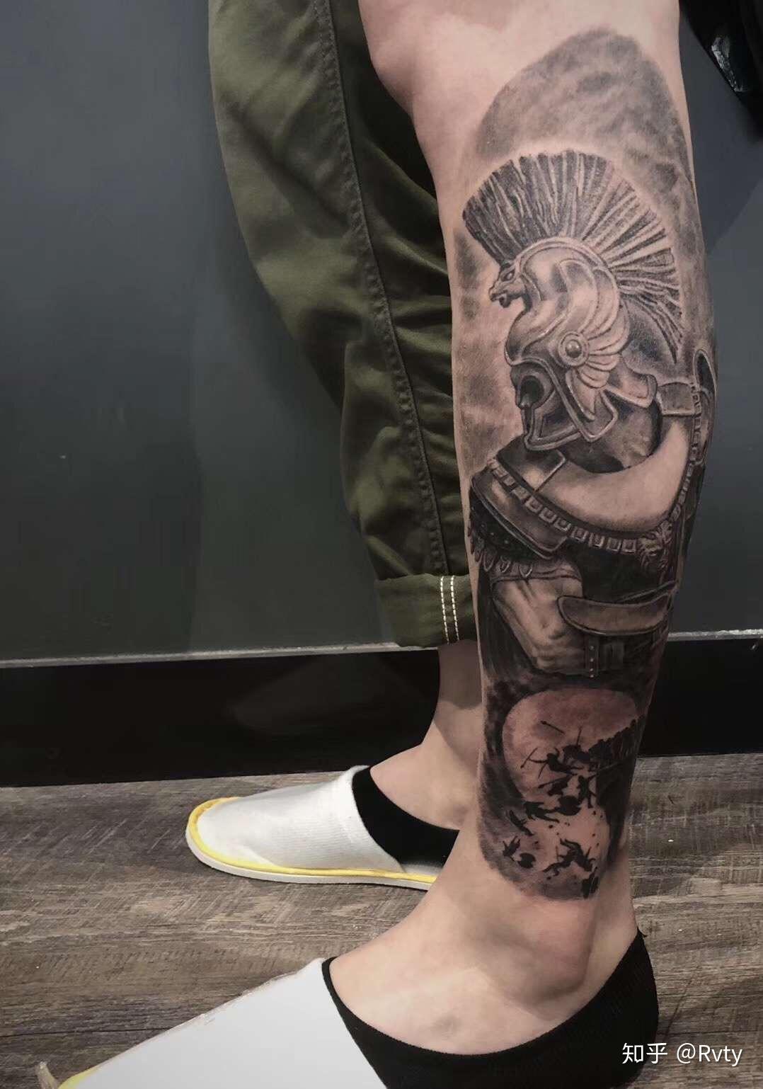 男生纹身纹大腿会不会显得很娘啊?